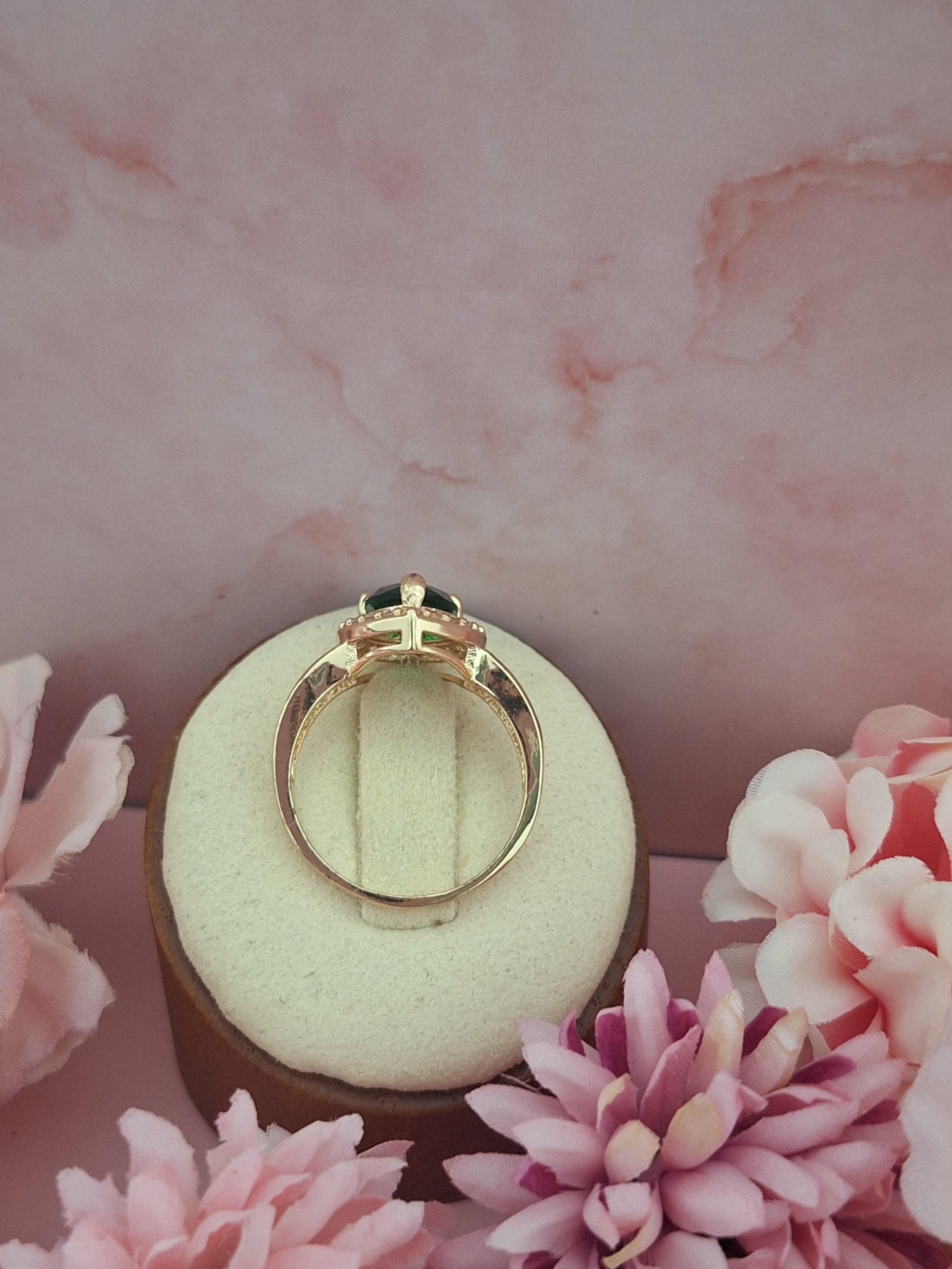 Bague en forme de goutte d'eau