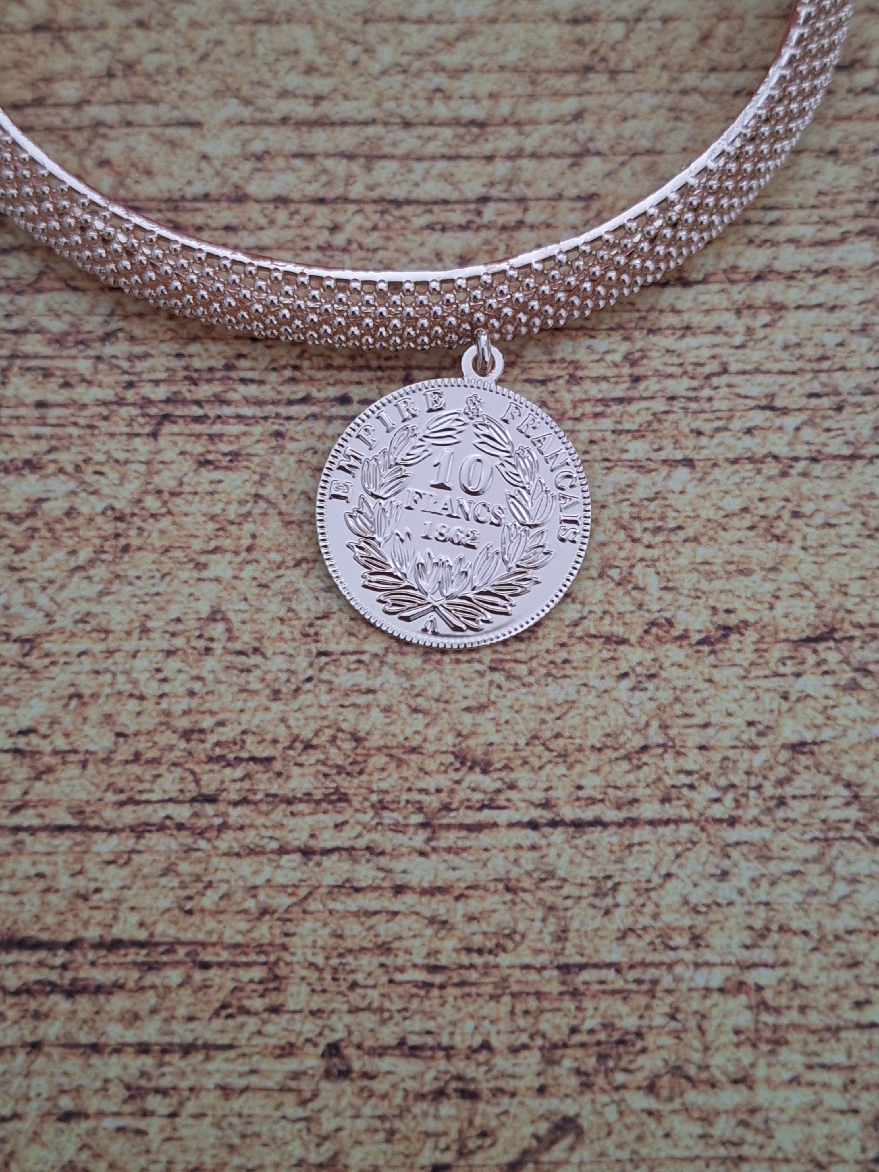 Bracelet avec pièce doré