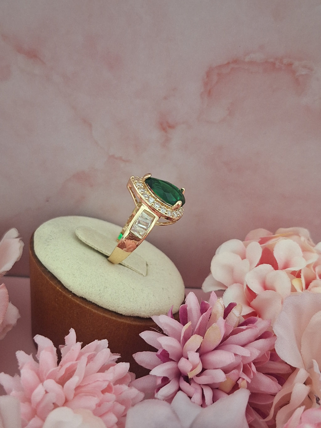 Bague en forme de goutte d'eau