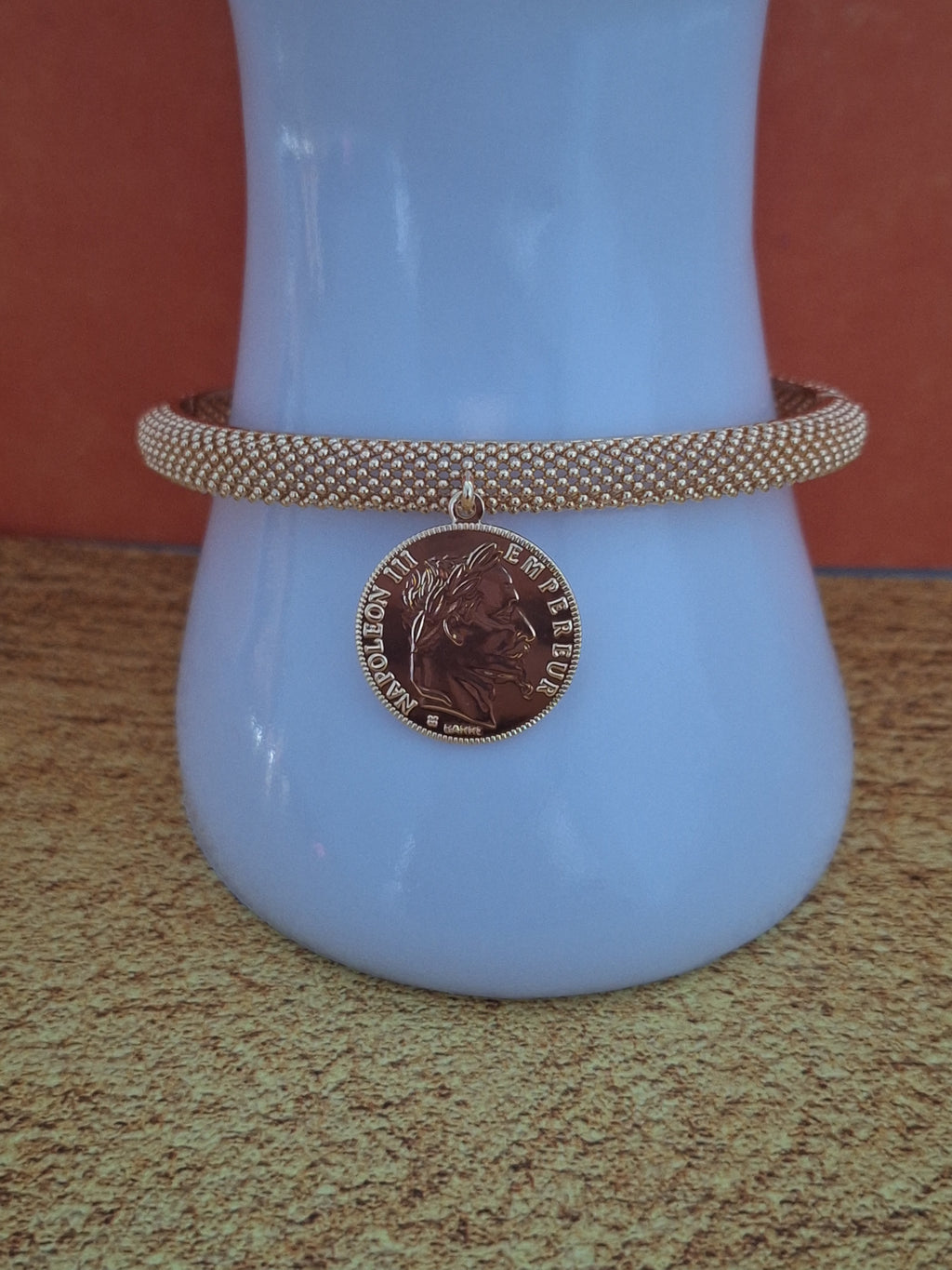 Bracelet avec pièce doré
