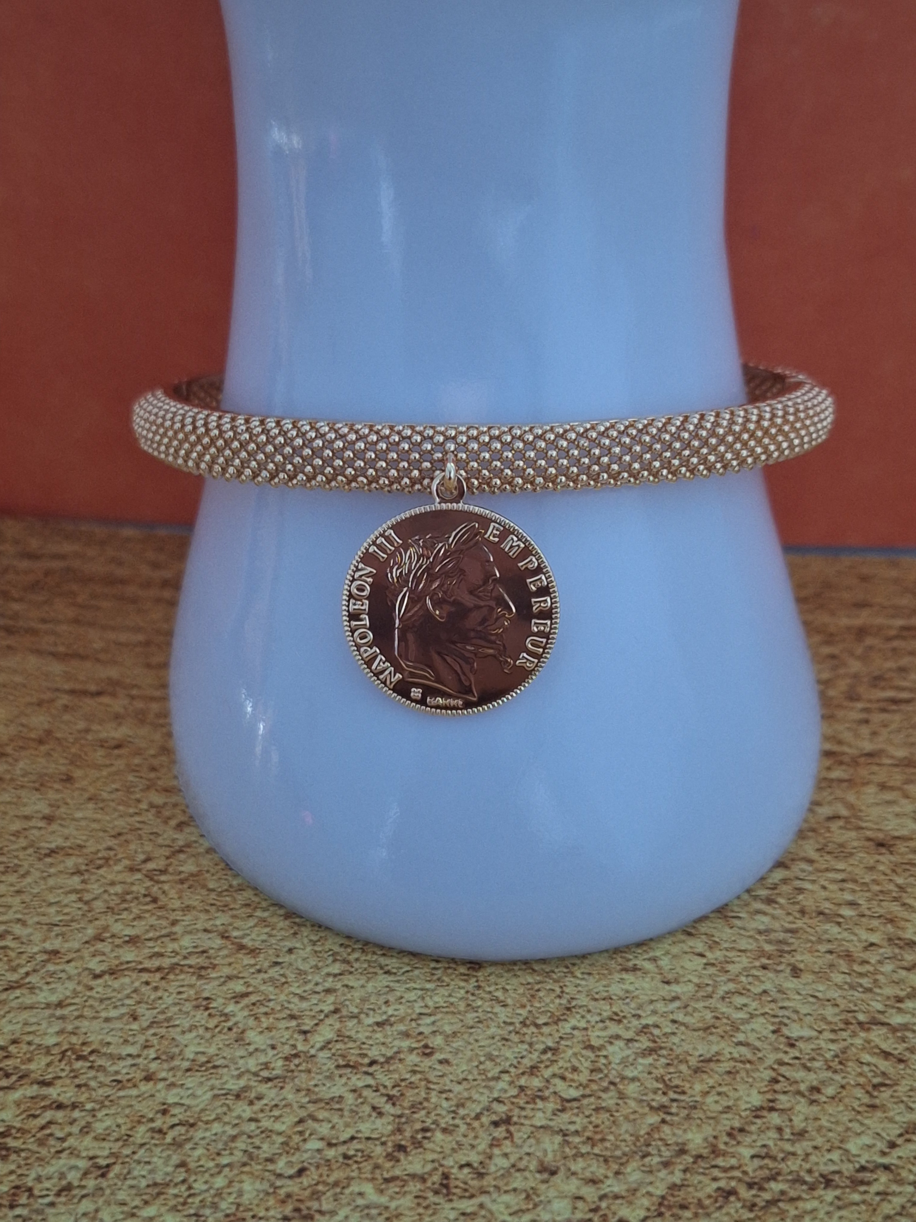 Bracelet avec pièce doré